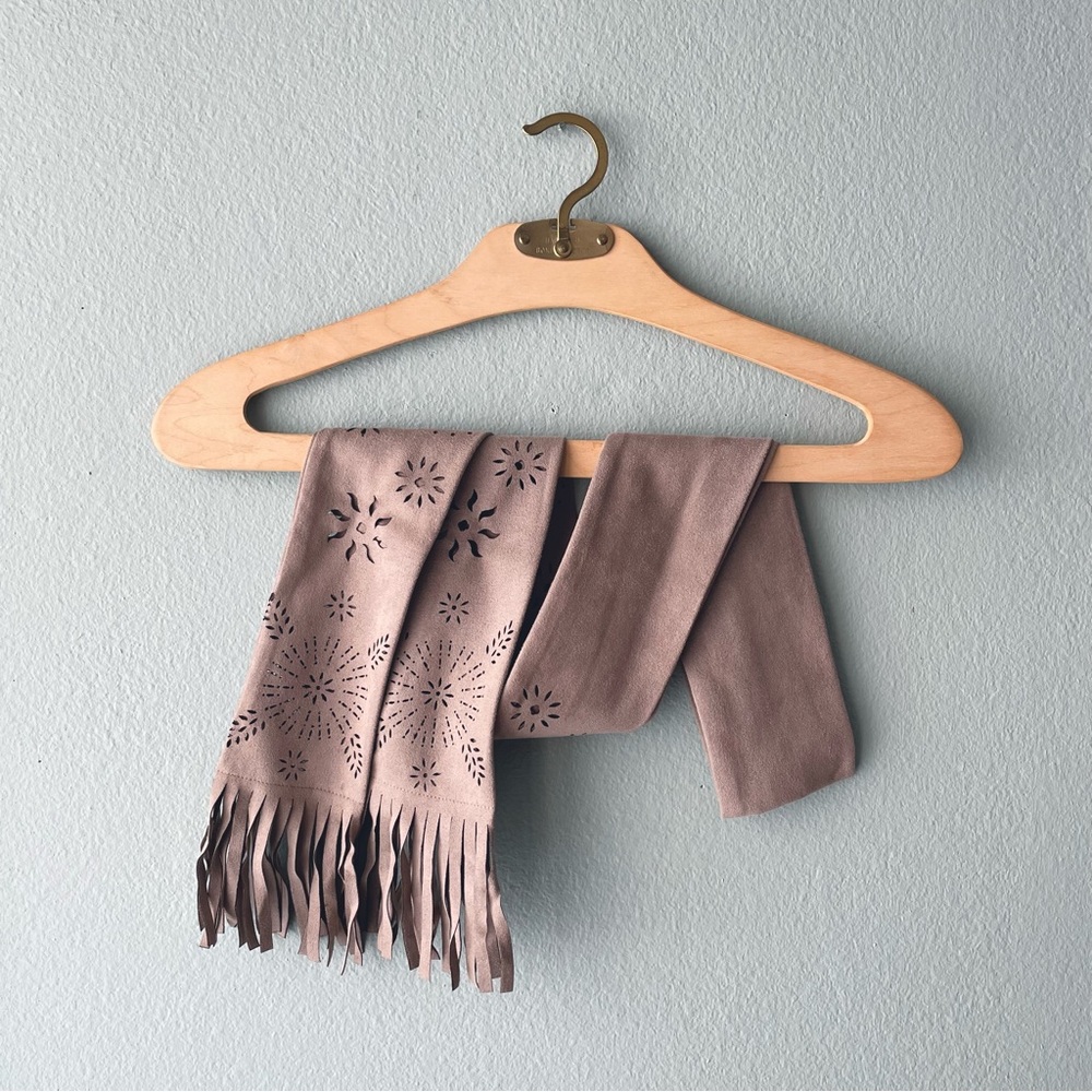 🌱5/$25🌱Unbranded | Beige Faux Suede Laser-Cut Fringe Scarf
